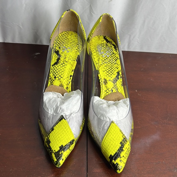 7.5 neon yellow heels ( python print) - Picture 3 of 3
